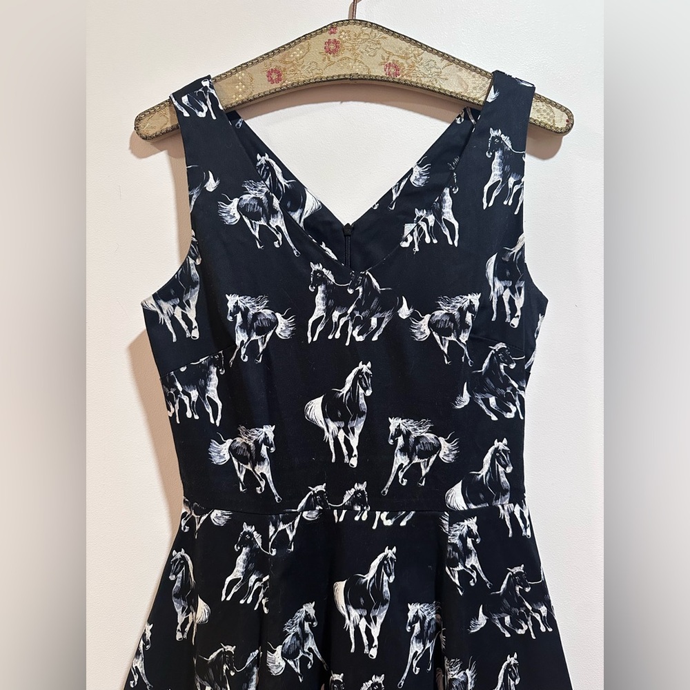 [RARE] Eva Rose Horse Print V-Neck Fit & Flare Dress - POCKETS! Small - Picture 2 of 10